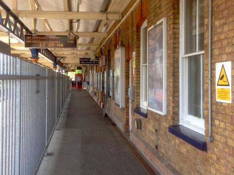 WALTON ON THAMES RAILWAY STATION