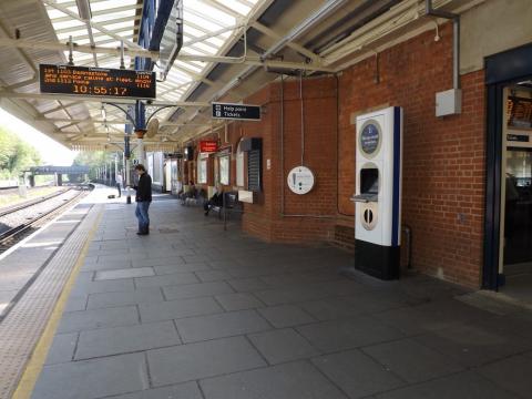 FARNBOROUGH RAILWAY STATION