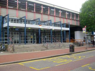 CLAPHAM JUNCTION STATION - PLATFORM 9 & 10